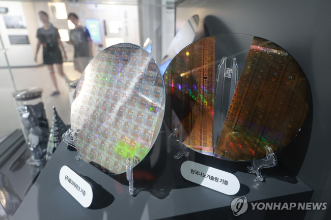 과천과학관에 전시된 반도체 웨이퍼