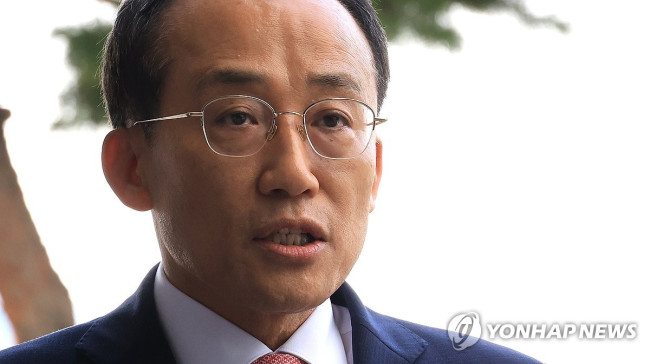 질문에 답하는 추경호 전 원내대표