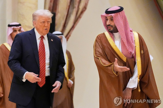 지난 5월 사우디 국빈방문 당시 도널드 트럼프 미국 대통령을 안내하는 무함마드 빈 살만 사우디 왕세자 