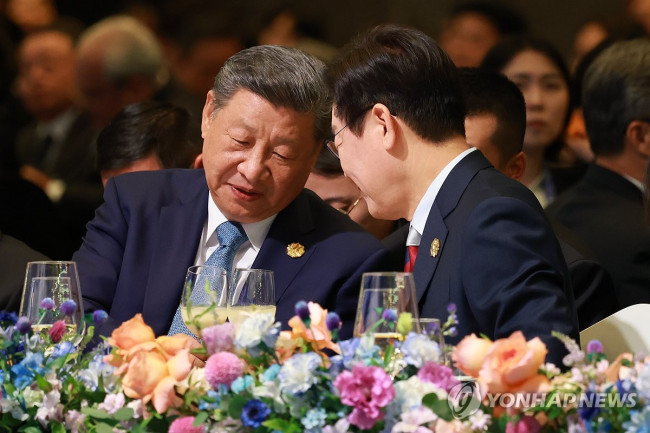 대화하는 이재명 대통령과 시진핑 중국 주석