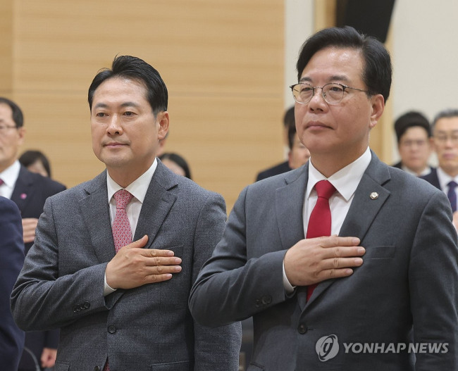 국민의례하는 장동혁 대표