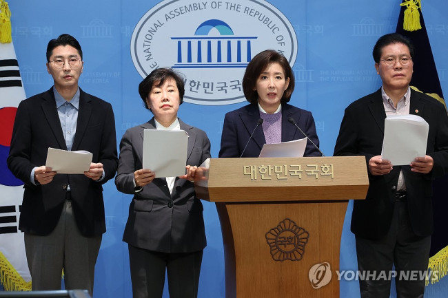 '윗선 지시' 의혹 제기하는 국힘 법사위원들