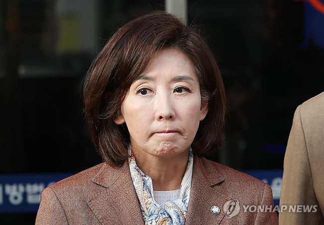 '벌금형 선고' 취재진 앞에 선 국민의힘 나경원 의원
