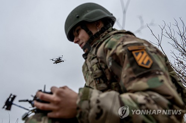 드론 운용하는 우크라이나 병사