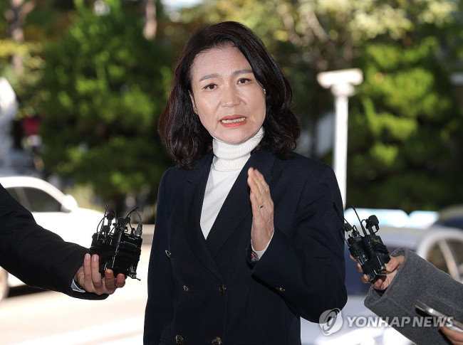 경찰 조사 전 발언하는 이진숙 전 방송통신위원장