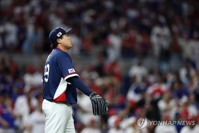 첫 실점 허용한 류현진