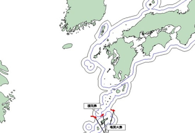 중국 함선 일본 서쪽 섬 사이 통과