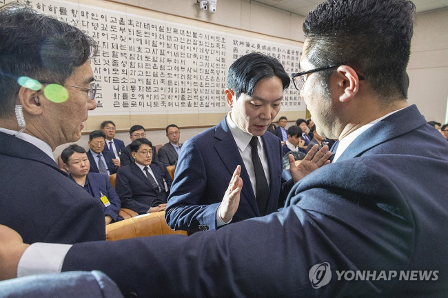 국조특위 증인 선서 거부한 박상용 검사, 국정조사장 퇴장 조치