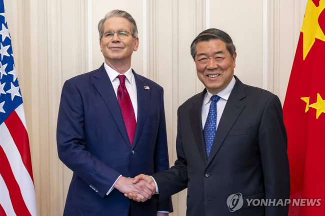 스콧 베선트 미국 재무장관과 허리펑 중국 부총리