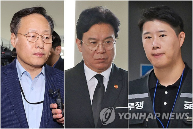 중재자로 나서는 김영훈 고용노동부 장관(가운데)과 삼성전자 노사
