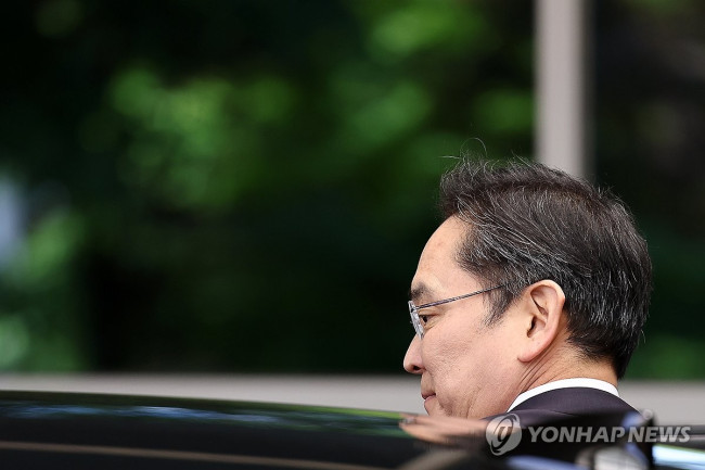 차에 오르는 이재용 회장