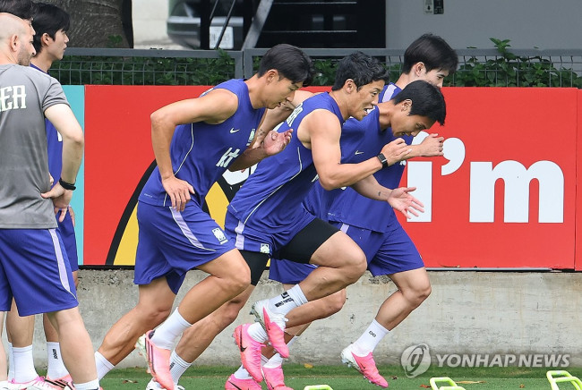 훈련하는 한국대표팀
