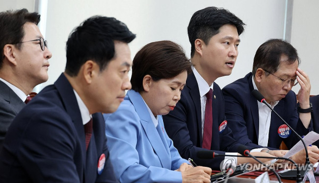 장동혁 대표 사퇴 촉구 발언하는 우재준 청년최고위원