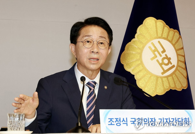취재진 질의에 답하는 조정식 국회의장