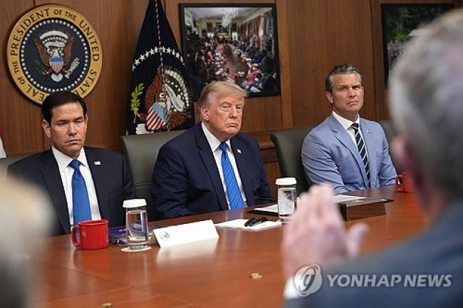 내각회의 주재하는 트럼프 