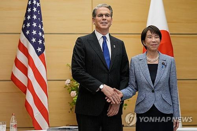 베선트 미 재무장관(왼쪽)과 다카이치 사나에 일본총리(2026년 5월 12일)
