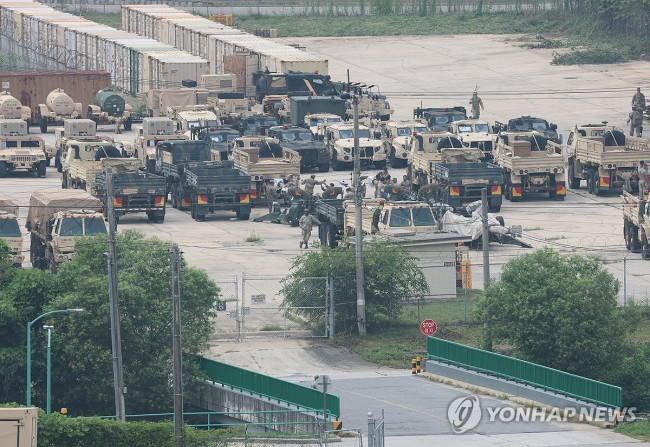 대기 중인 미군 차량