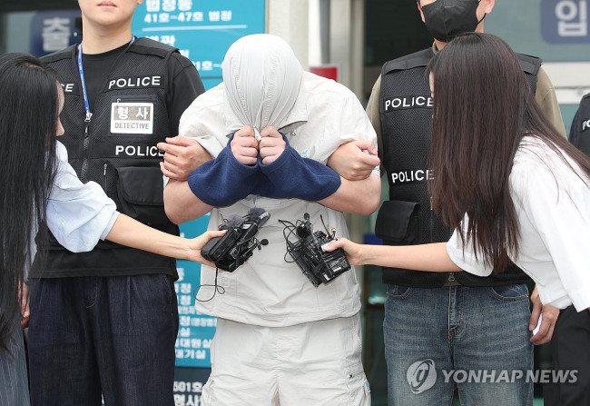 법원 떠나는 경산 中유학생 살해피의자